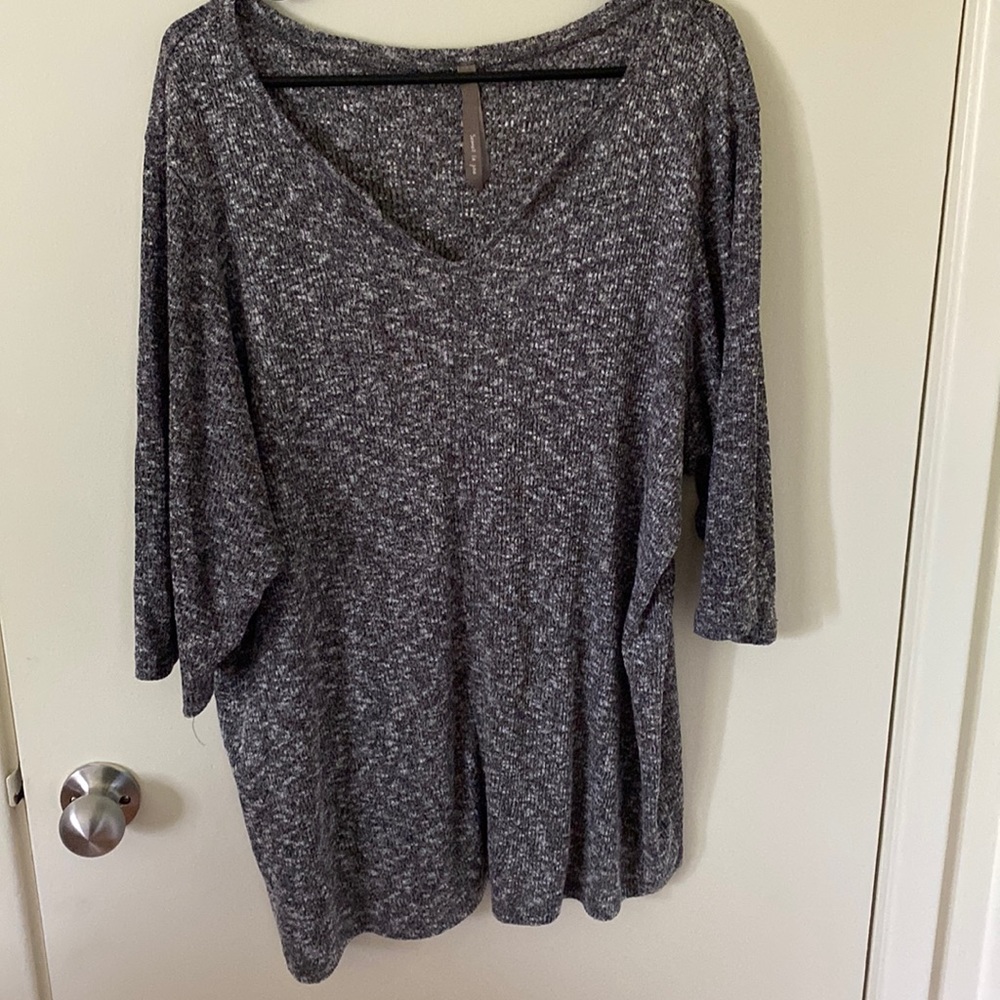 ✨3/$10   Quarter Length Sleeve Shirt